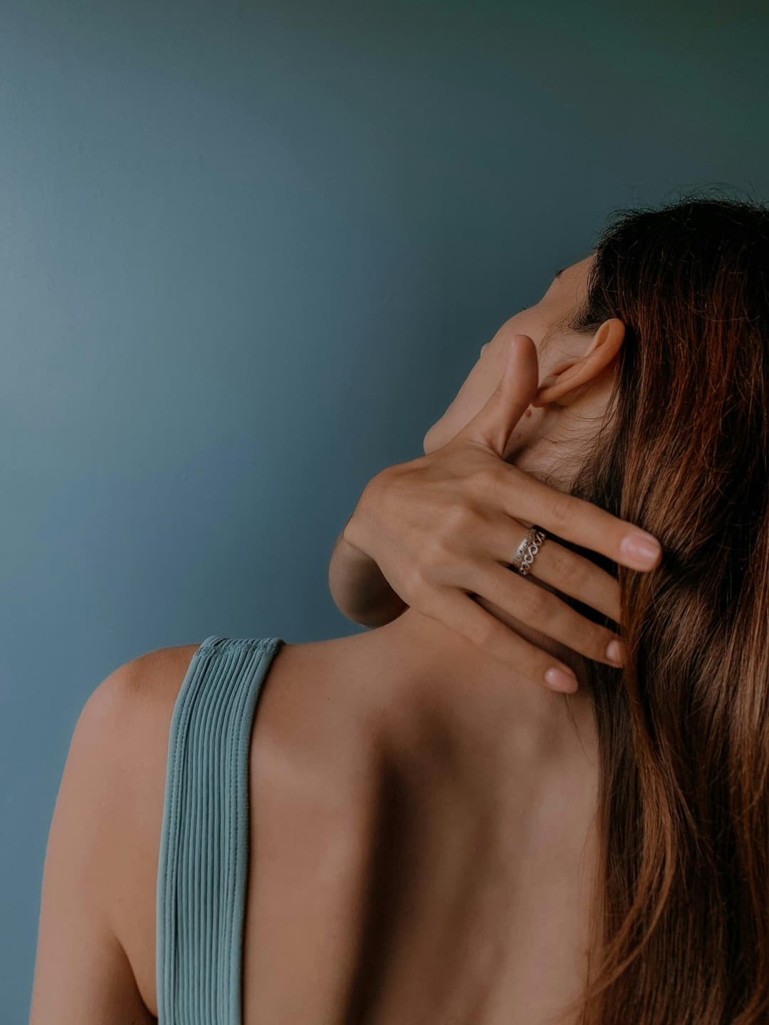 Scroll Çağının Bedeli: Teknoloji Boynu (Tech Neck)