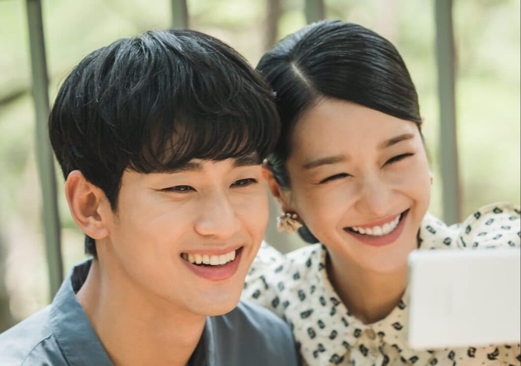 K-Drama Başrollerine Aşık Olmamızın 7 Mantıklı Nedeni K-Drama Başrollerine Aşık Olmamızın 7 Mantıklı Nedeni