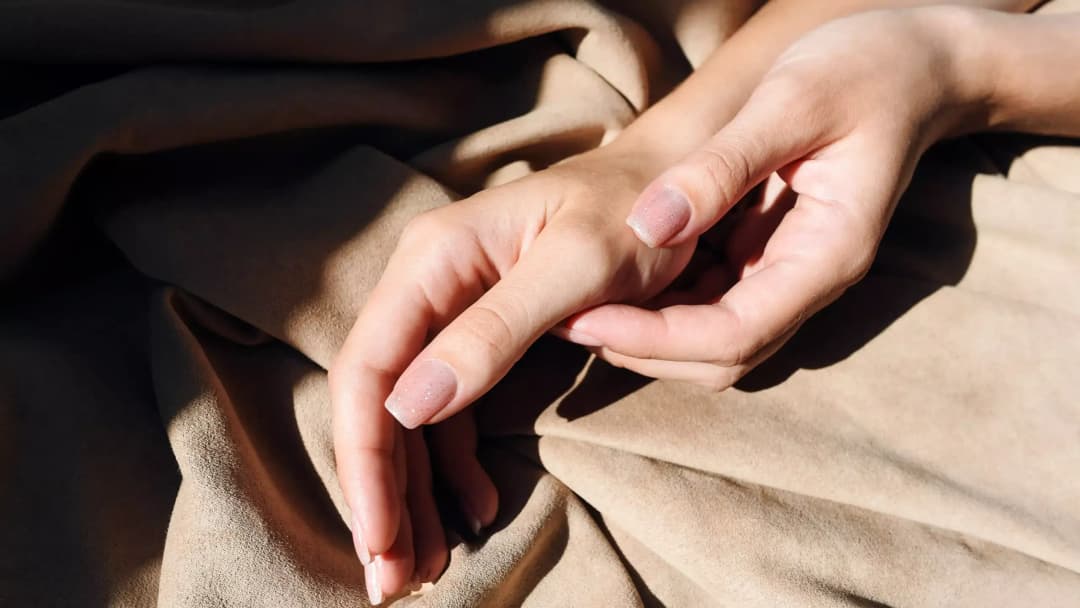 Nail Slugging Nedir? Kırılgan Tırnaklar İçin Viral Tırnak Bakımı Yöntemi Tırnak Bakımı Yöntemi