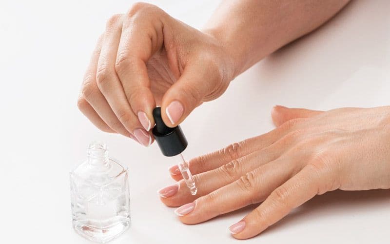 Nail Slugging Nedir? Kırılgan Tırnaklar İçin Viral Tırnak Bakımı Yöntemi Tırnak Bakımı, Nail Slugging nedir?