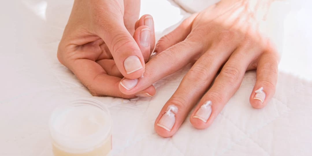 Nail Slugging Nedir? Kırılgan Tırnaklar İçin Viral Tırnak Bakımı Yöntemi Tırnak Bakımı, Nail Slugging nedir?