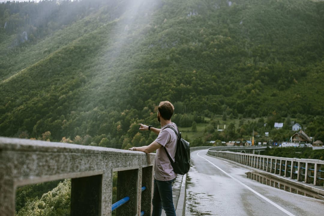 Yeni Başlayanlar için Tek Başına Seyahat Taktikleri Yeni Başlayanlar için Tek Başına Seyahat Taktikleri
