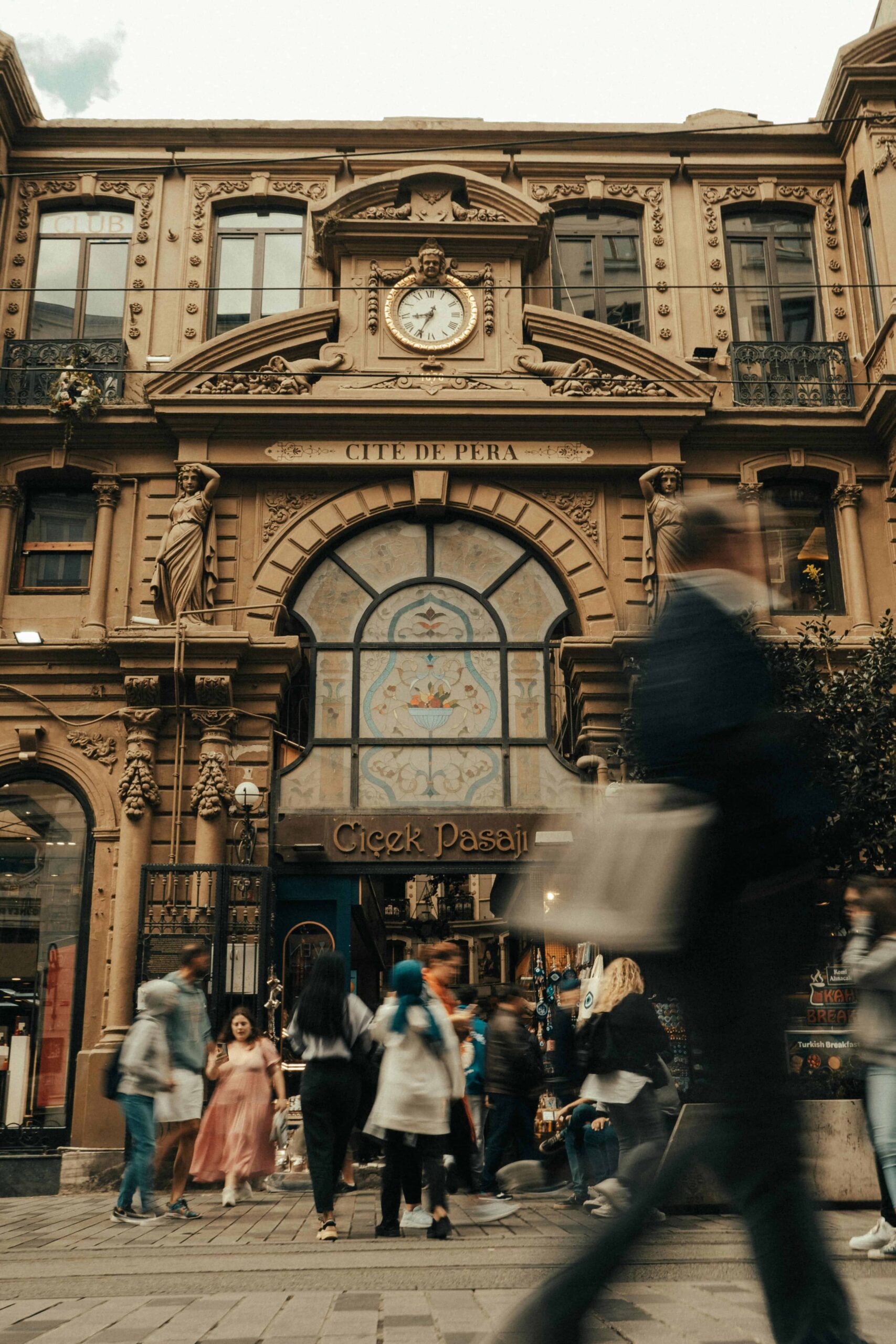 Beyoğlu’nun En İyi Mekanları: “Beyoğlu’na Götür Beni” Beyoğlu'Nun En İyi Mekanları