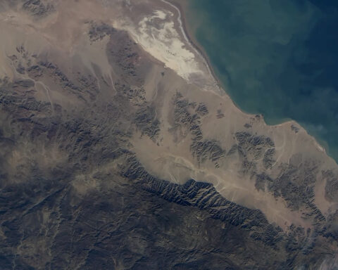 Uzaydan Canlı Yayın: Dünya’ya Yukarıdan Bakmak