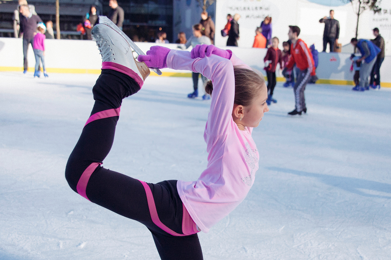İstanbul Buz Pateni Pistleri: Kışın En Eğlenceli Aktivitesi Uniq Buz Pateni Pisti